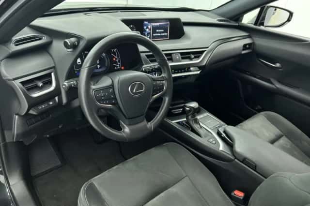 Lexus UX (2021) thumbnail 31