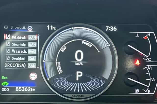 Lexus UX (2021) thumbnail 5