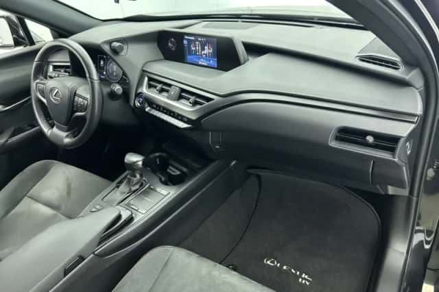 Lexus UX (2021) thumbnail 6