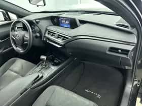 Lexus UX (2021) thumbnail 6