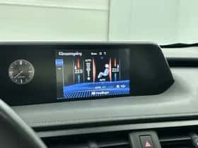Lexus UX (2021) thumbnail 9