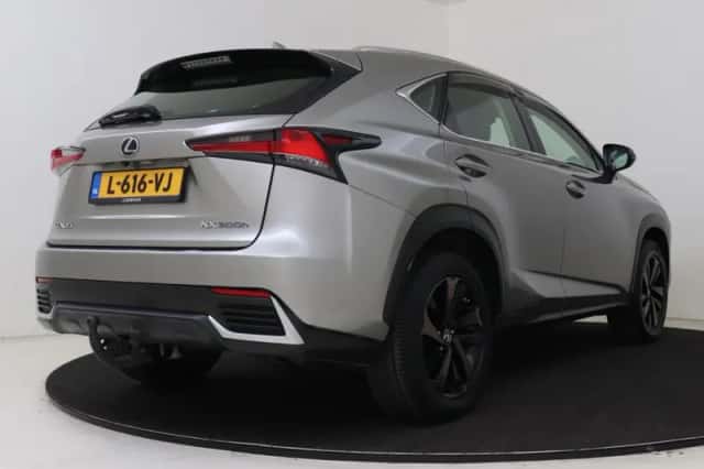 Lexus NX (2019) thumbnail 2