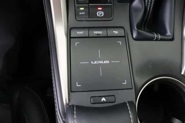 Lexus NX (2019) thumbnail 23