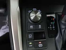 Lexus NX (2019) thumbnail 26