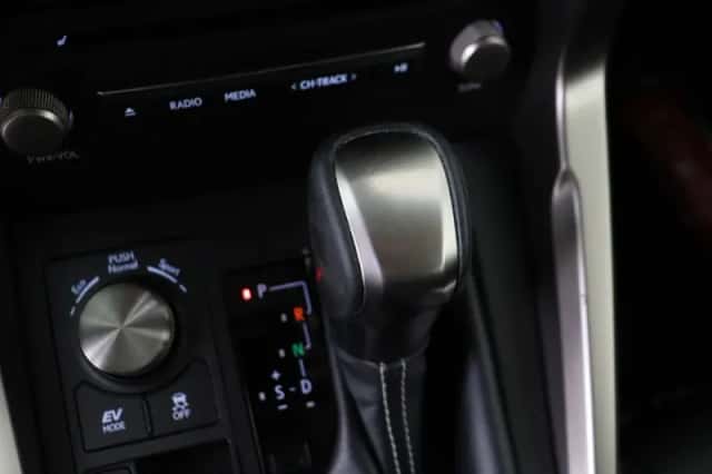 Lexus NX (2019) thumbnail 27