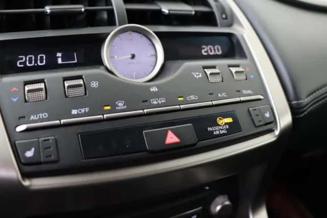 Lexus NX (2019) thumbnail 29