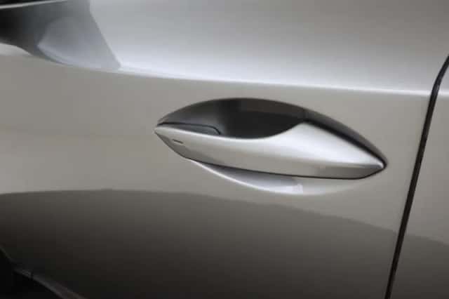 Lexus NX (2019) thumbnail 4