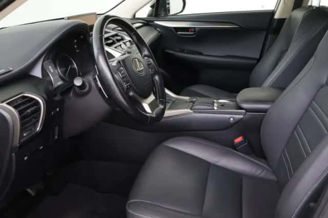 Lexus NX (2019) thumbnail 34