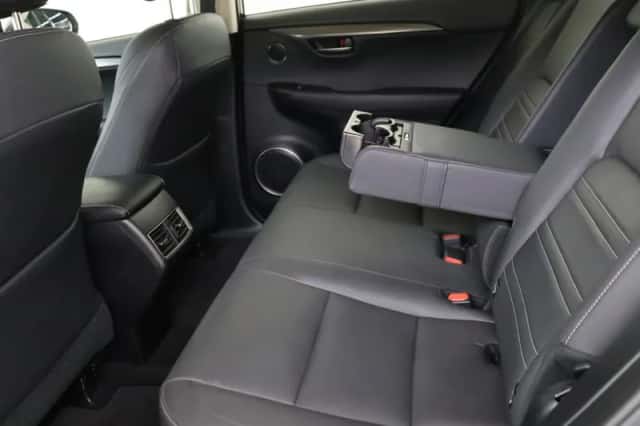 Lexus NX (2019) thumbnail 35