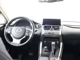 Lexus NX (2019) thumbnail 43