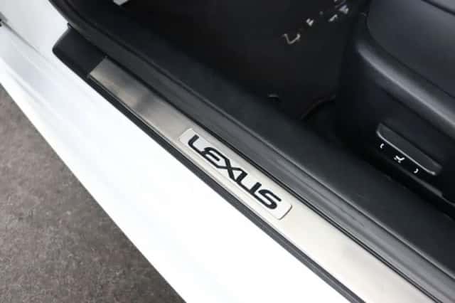 Lexus RC (2016) thumbnail 12
