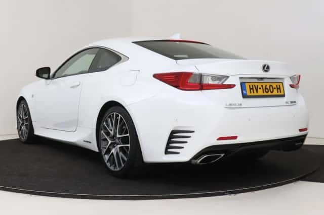 Lexus RC (2016) thumbnail 16