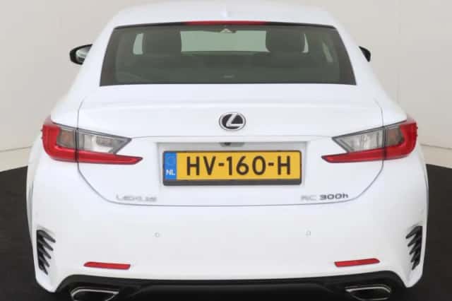 Lexus RC (2016) thumbnail 25