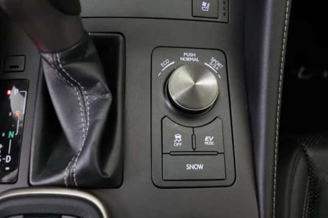 Lexus RC (2016) thumbnail 28