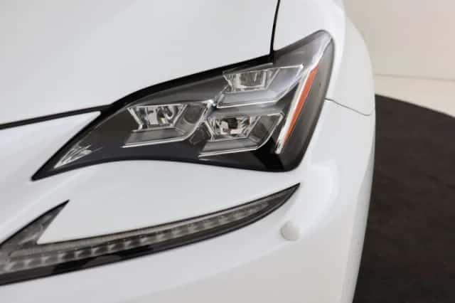 Lexus RC (2016) thumbnail 9