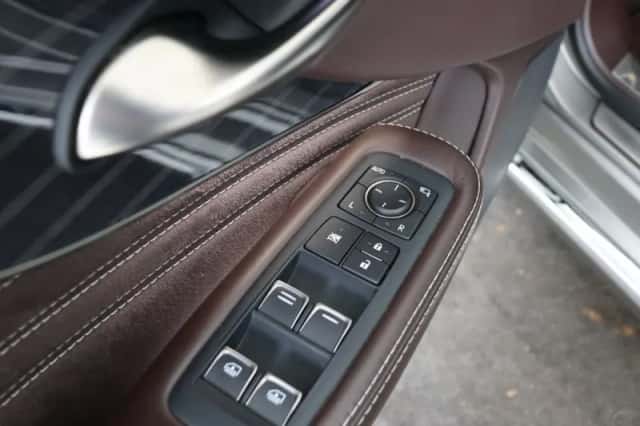 Lexus LS (2019) thumbnail 11