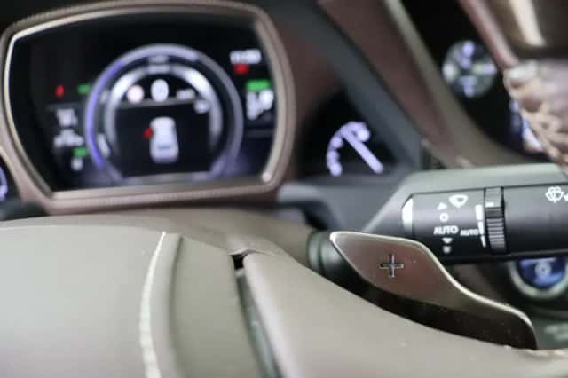 Lexus LS (2019) thumbnail 23