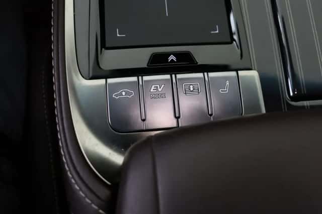Lexus LS (2019) thumbnail 31