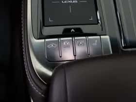 Lexus LS (2019) thumbnail 31