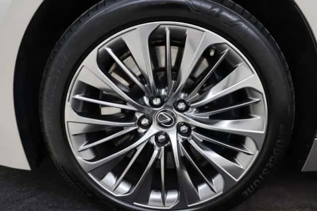 Lexus LS (2019) thumbnail 5