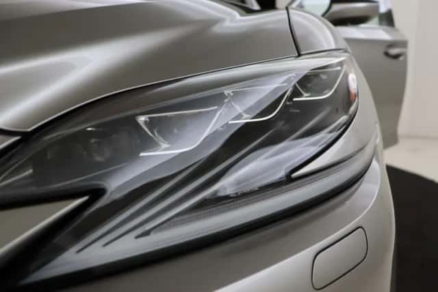 Lexus LS (2019) thumbnail 9