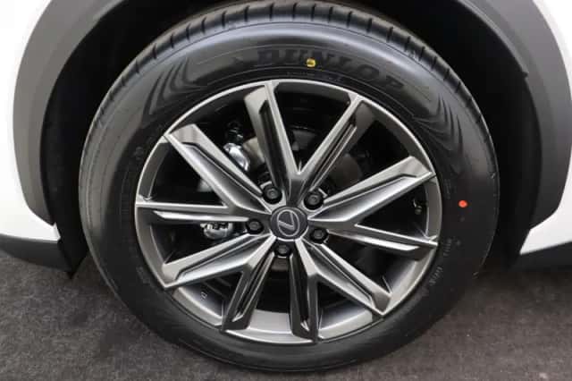 Lexus LBX (2026) thumbnail 5