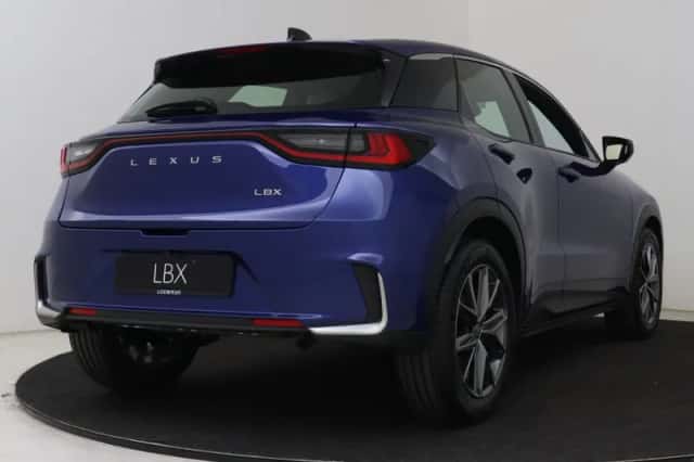 Lexus LBX (2026) thumbnail 2