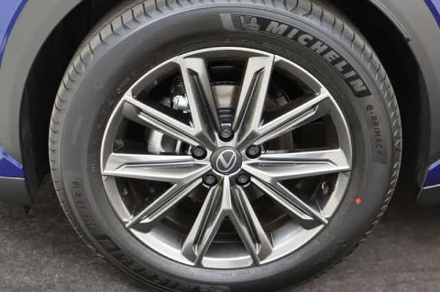 Lexus LBX (2026) thumbnail 6