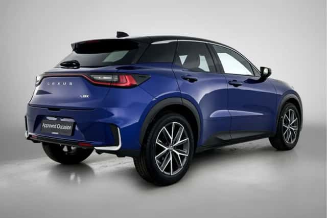 Lexus LBX (2024) thumbnail 2