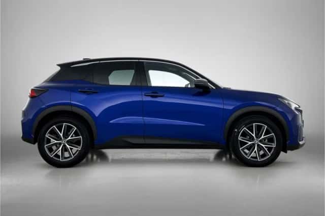 Lexus LBX (2024) thumbnail 11