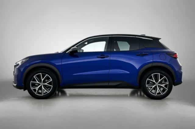 Lexus LBX (2024) thumbnail 3