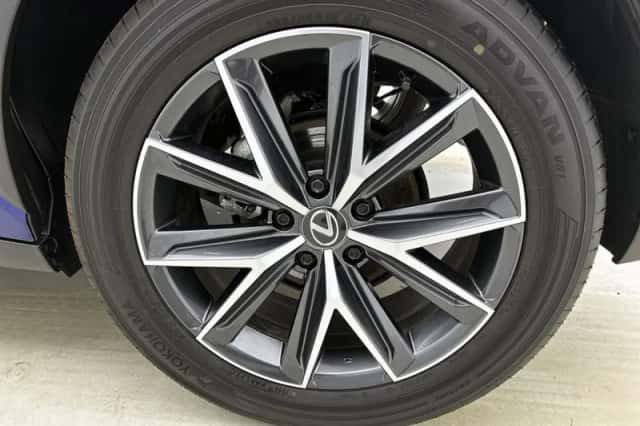 Lexus LBX (2024) thumbnail 22