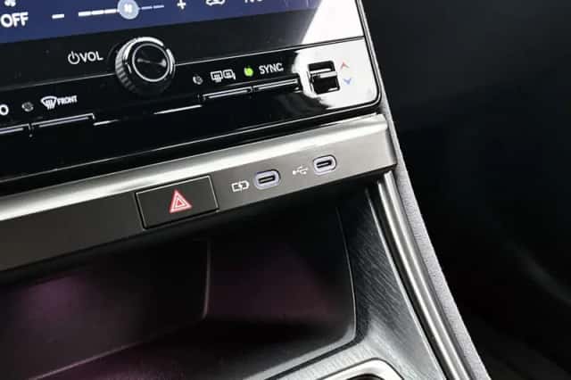 Lexus LBX (2024) thumbnail 23