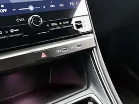 Lexus LBX (2024) thumbnail 23