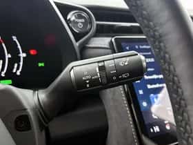 Lexus LBX (2024) thumbnail 25