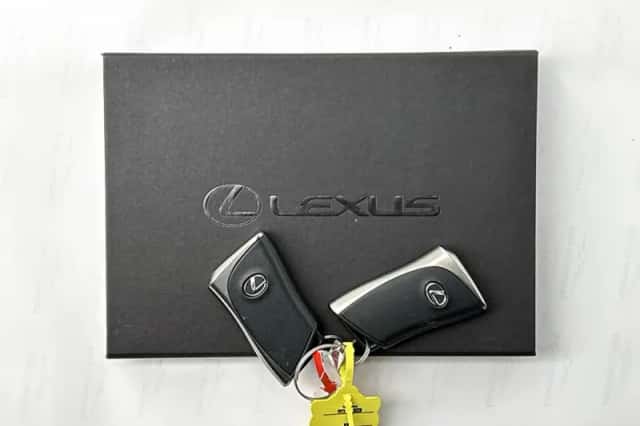 Lexus LBX (2024) thumbnail 30