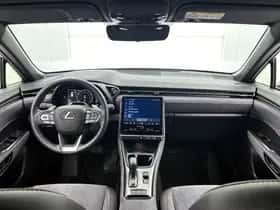 Lexus LBX (2024) thumbnail 4