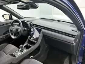 Lexus LBX (2024) thumbnail 6