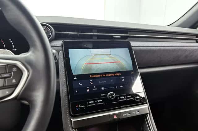 Lexus LBX (2024) thumbnail 8