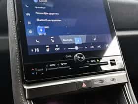 Lexus LBX (2024) thumbnail 9