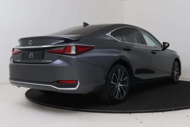 Lexus ES (2025) thumbnail 2