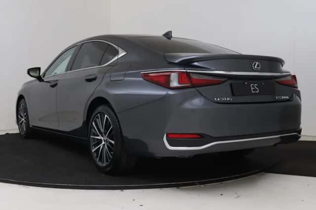 Lexus ES (2025) thumbnail 16