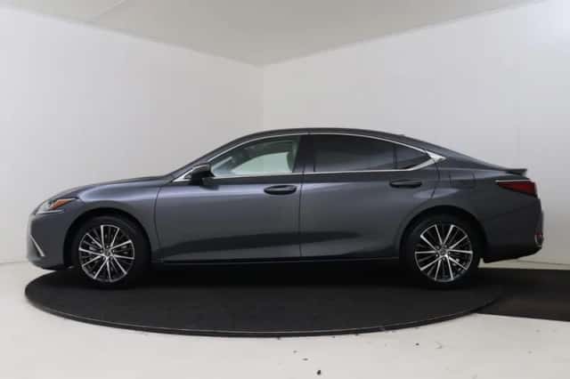 Lexus ES (2025) thumbnail 3