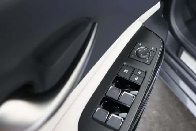 Lexus ES (2025) thumbnail 9