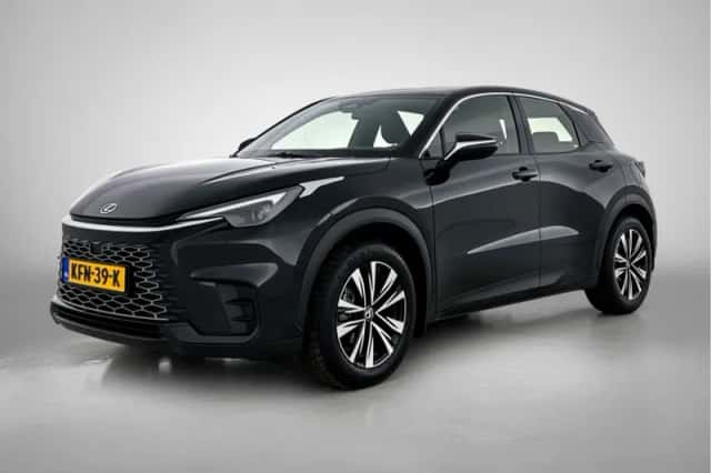 Lexus LBX (2025) thumbnail 1