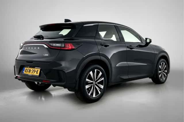 Lexus LBX (2025) thumbnail 2