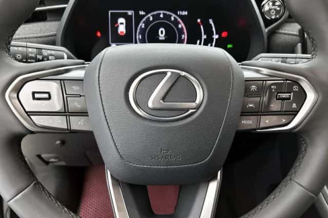 Lexus LBX (2025) thumbnail 17