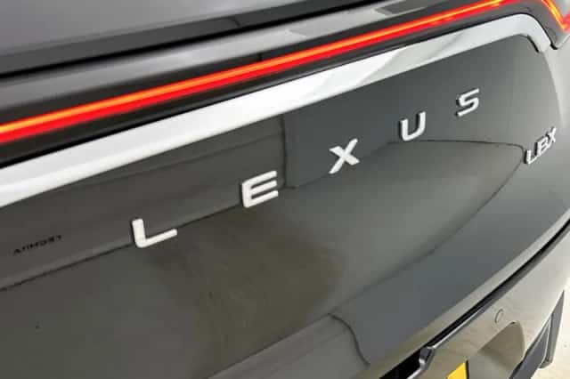 Lexus LBX (2025) thumbnail 19
