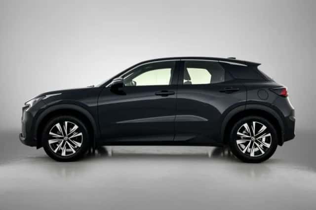 Lexus LBX (2025) thumbnail 3
