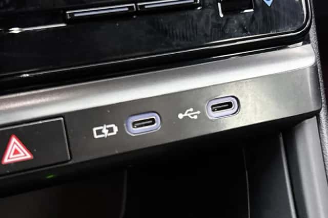 Lexus LBX (2025) thumbnail 24